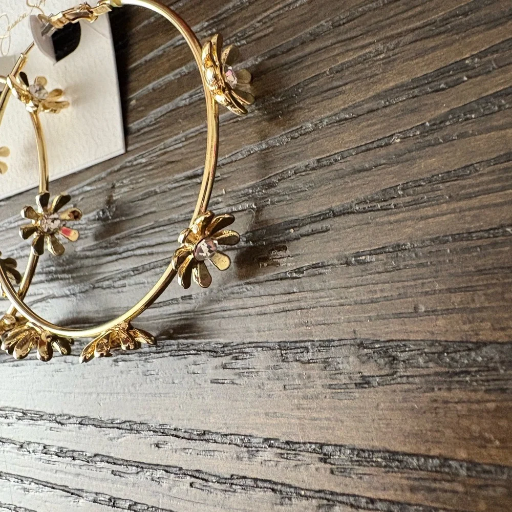 NEW Jessica Simpson flower hoop earrings